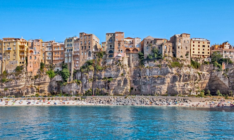 Il caratteristico centro storico di Tropea, perfetto per passeggiare con i bambini